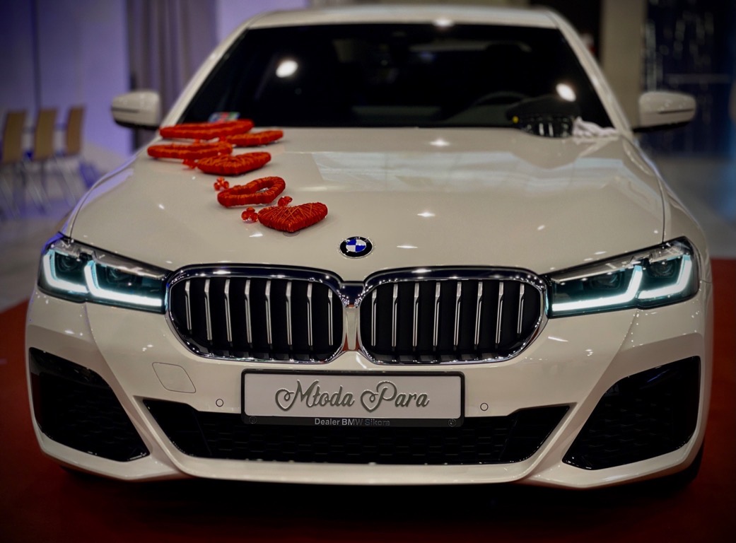 BB8A56CF B7CF-4439-8D24-8D82D0CF6D21-squashed